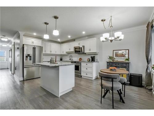 47 Bishop Reding Trail, Hamilton, ON - Indoor Photo Showing Kitchen With Upgraded Kitchen