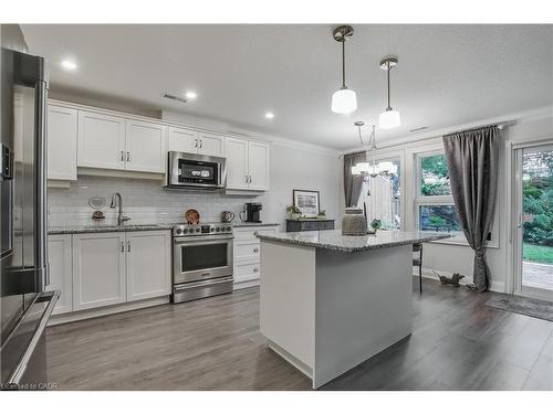 47 Bishop Reding Trail, Hamilton, ON - Indoor Photo Showing Kitchen With Upgraded Kitchen