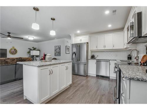 47 Bishop Reding Trail, Hamilton, ON - Indoor Photo Showing Kitchen With Upgraded Kitchen