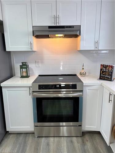 582 Chamberlain Road, Burlington, ON - Indoor Photo Showing Kitchen