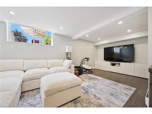 2152 Pelee Boulevard, Oakville, ON - Indoor Photo Showing Living Room