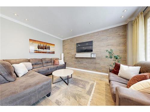 3205 Rolling Stone Court, Mississauga, ON - Indoor Photo Showing Living Room