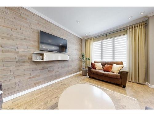 3205 Rolling Stone Court, Mississauga, ON - Indoor Photo Showing Living Room