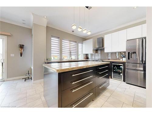 3205 Rolling Stone Court, Mississauga, ON - Indoor Photo Showing Kitchen With Upgraded Kitchen