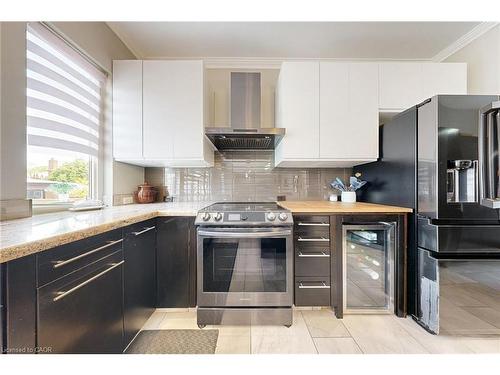 3205 Rolling Stone Court, Mississauga, ON - Indoor Photo Showing Kitchen With Upgraded Kitchen