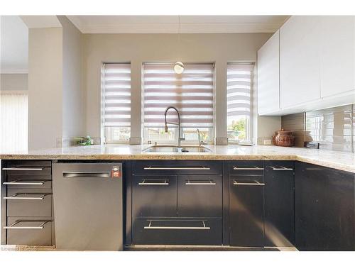 3205 Rolling Stone Court, Mississauga, ON - Indoor Photo Showing Kitchen With Double Sink