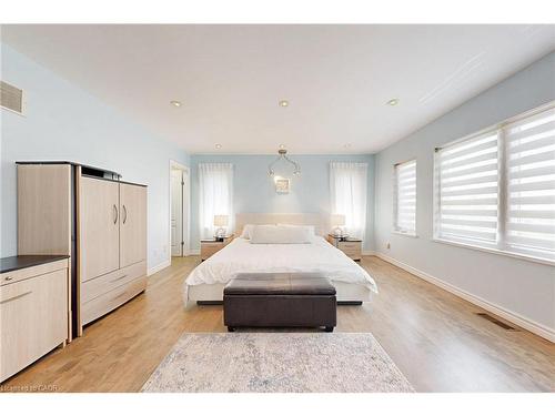 3205 Rolling Stone Court, Mississauga, ON - Indoor Photo Showing Bedroom