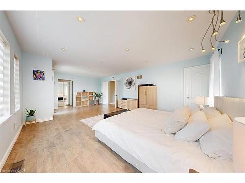 3205 Rolling Stone Court, Mississauga, ON - Indoor Photo Showing Bedroom
