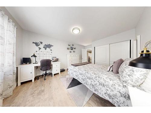 3205 Rolling Stone Court, Mississauga, ON - Indoor Photo Showing Bedroom