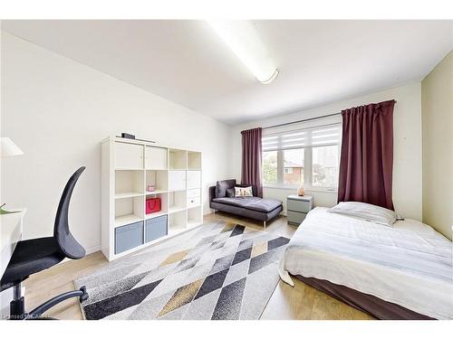 3205 Rolling Stone Court, Mississauga, ON - Indoor Photo Showing Bedroom