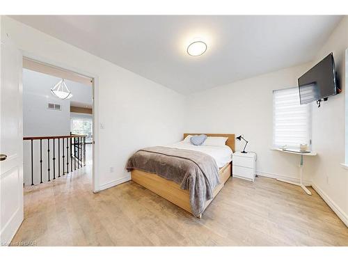 3205 Rolling Stone Court, Mississauga, ON - Indoor Photo Showing Bedroom