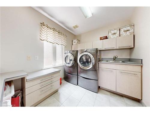 3205 Rolling Stone Court, Mississauga, ON - Indoor Photo Showing Laundry Room