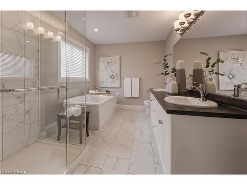 435 Westhaven Street, Waterloo, ON - Indoor Photo Showing Bathroom