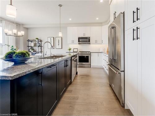 435 Westhaven Street, Waterloo, ON - Indoor Photo Showing Kitchen With Upgraded Kitchen