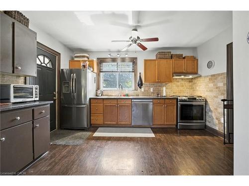 4 Lincoln Avenue, St. Catharines, ON - Indoor Photo Showing Kitchen