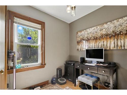 4 Lincoln Avenue, St. Catharines, ON - Indoor Photo Showing Other Room