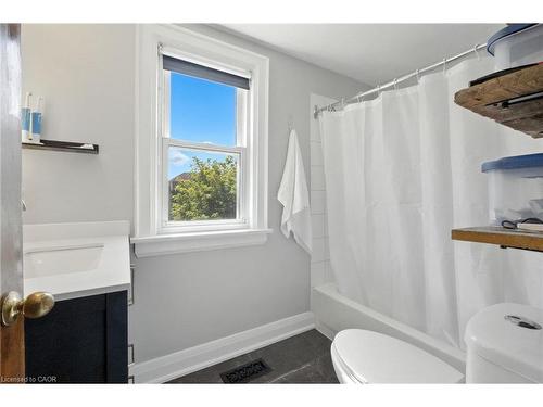 4 Lincoln Avenue, St. Catharines, ON - Indoor Photo Showing Bathroom