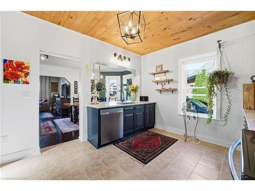 28 Mount Pleasant Street, Brantford, ON - Indoor Photo Showing Kitchen