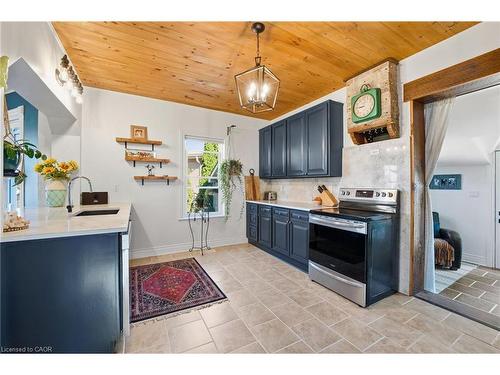 28 Mount Pleasant Street, Brantford, ON - Indoor Photo Showing Kitchen