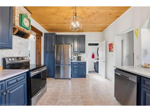 28 Mount Pleasant Street, Brantford, ON - Indoor Photo Showing Kitchen