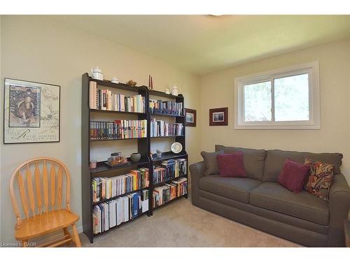 2 Novoco Drive, Hamilton, ON - Indoor Photo Showing Living Room
