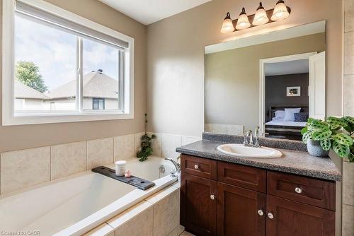 2350 Norland Drive, Burlington, ON - Indoor Photo Showing Bathroom