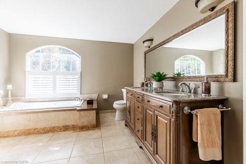 19 Fieldgate Street, Dundas, ON - Indoor Photo Showing Bathroom