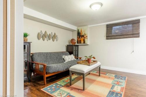 19 Fieldgate Street, Dundas, ON - Indoor Photo Showing Living Room