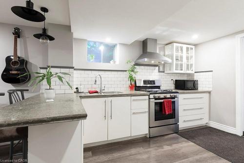 19 Fieldgate Street, Dundas, ON - Indoor Photo Showing Kitchen