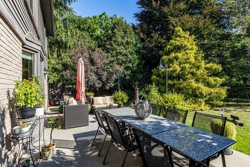 19 Fieldgate Street, Dundas, ON - Outdoor