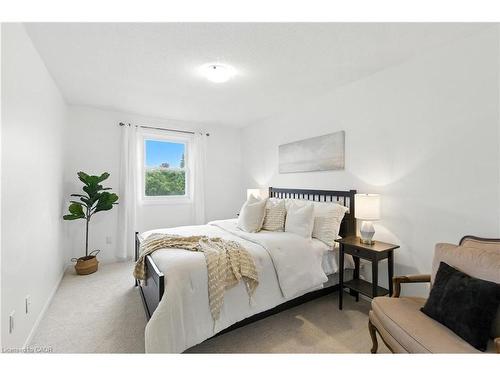 23-415 River Oaks Boulevard W, Oakville, ON - Indoor Photo Showing Bedroom