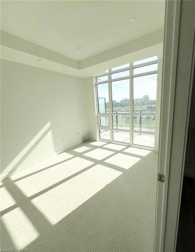 321-461 Green Road, Stoney Creek, ON - Indoor Photo Showing Other Room