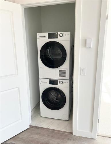 321-461 Green Road, Stoney Creek, ON - Indoor Photo Showing Laundry Room