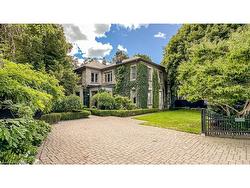 77 Claremont Drive  Hamilton, ON L9C 3N4