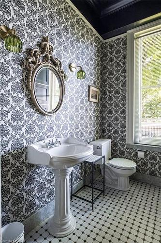 77 Claremont Drive, Hamilton, ON - Indoor Photo Showing Bathroom