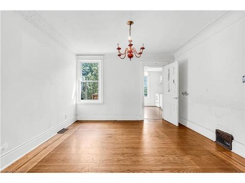 170 Grosvenor Avenue N, Hamilton, ON - Indoor Photo Showing Other Room