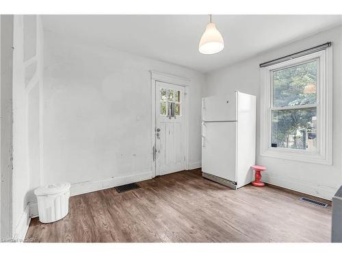 170 Grosvenor Avenue N, Hamilton, ON - Indoor Photo Showing Other Room