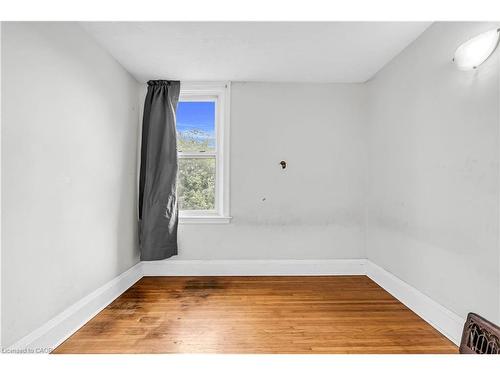 170 Grosvenor Avenue N, Hamilton, ON - Indoor Photo Showing Other Room