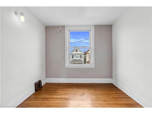 170 Grosvenor Avenue N, Hamilton, ON - Indoor Photo Showing Other Room