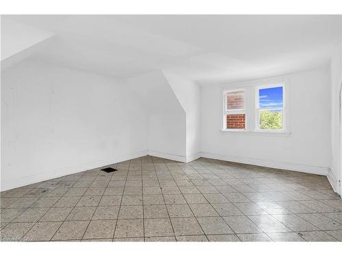 170 Grosvenor Avenue N, Hamilton, ON - Indoor Photo Showing Other Room