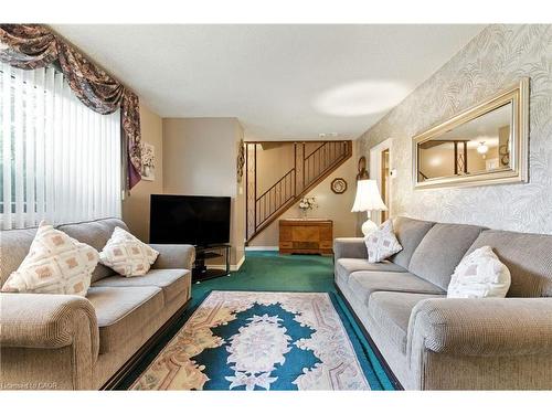33 Bernard Street, Hamilton, ON - Indoor Photo Showing Living Room