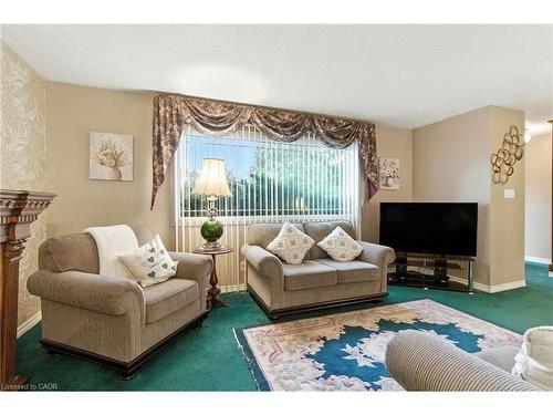 33 Bernard Street, Hamilton, ON - Indoor Photo Showing Living Room