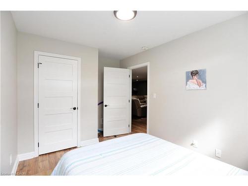 9 Black Creek Trail, Springwater, ON - Indoor Photo Showing Bedroom