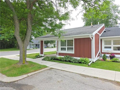 1 Szollosy Circle, Hamilton, ON - Outdoor