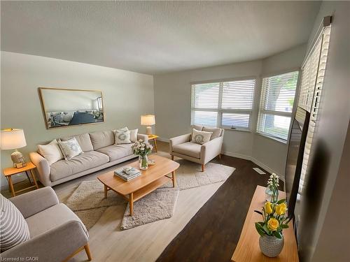 1 Szollosy Circle, Hamilton, ON - Indoor Photo Showing Living Room