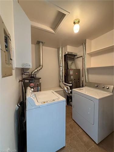 1 Szollosy Circle, Hamilton, ON - Indoor Photo Showing Laundry Room