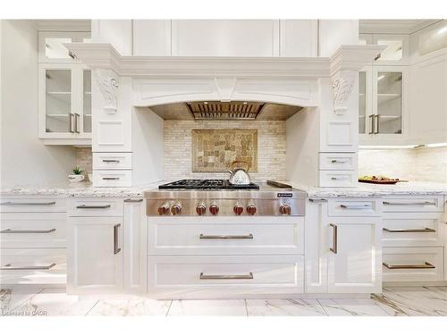 7 Riesling Court, Hamilton, ON - Indoor Photo Showing Kitchen