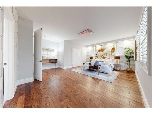 7 Riesling Court, Hamilton, ON - Indoor