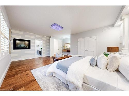 7 Riesling Court, Hamilton, ON - Indoor Photo Showing Bedroom