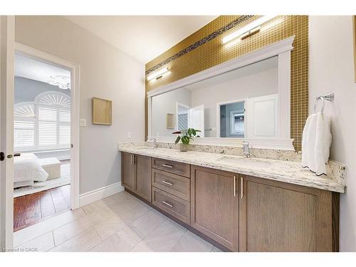 7 Riesling Court, Hamilton, ON - Indoor Photo Showing Bathroom